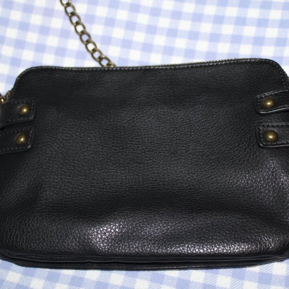 Forever 21 Handbags - EUC Forever 21 black faux leather crossbody